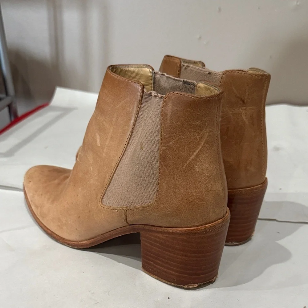 Nisolo elegant leather